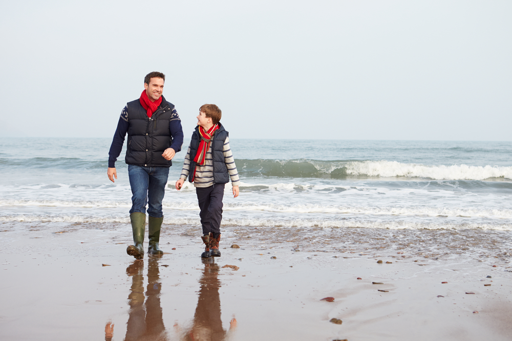 Adult and child walk on the beach (decorative)